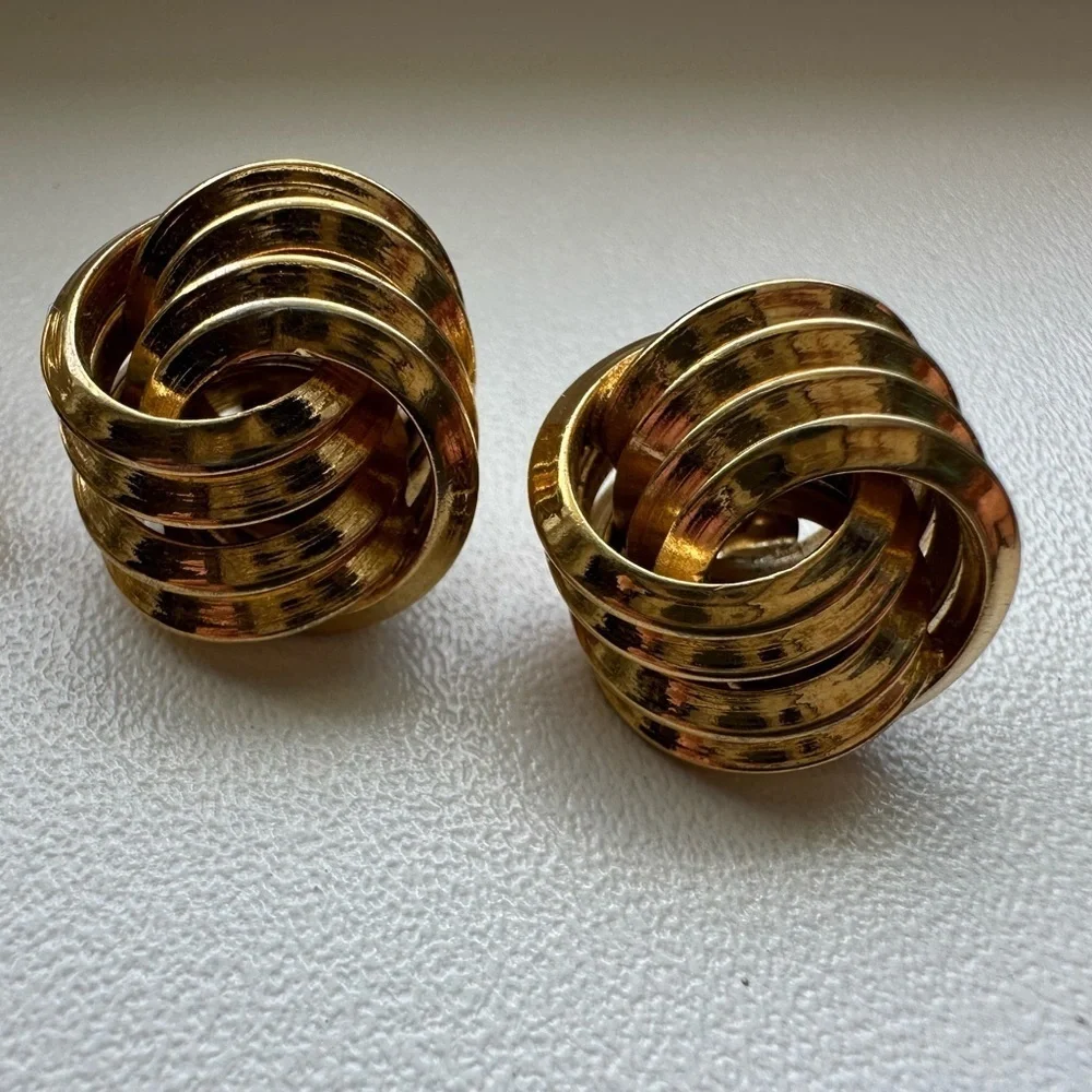 Set of 2 Vintage 1980's Gold Colored Earrings